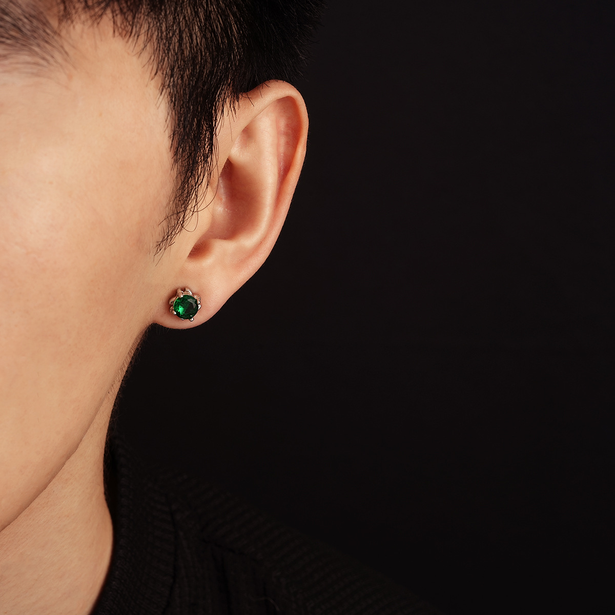 One pair, four-claw green diam - đánh giá và giá Diamond Stud Earrings