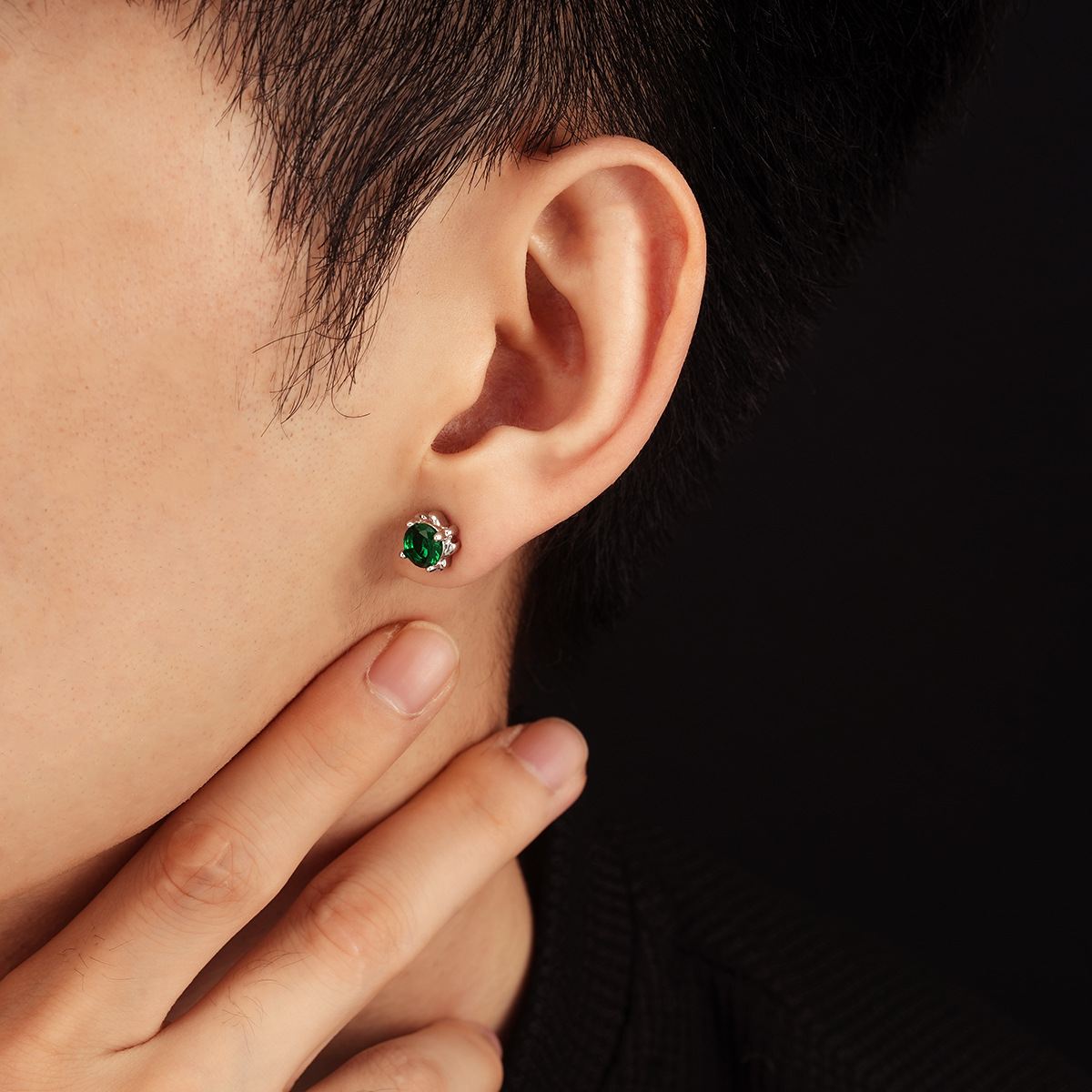 One pair, four-claw green diam - đánh giá và giá Diamond Stud Earrings